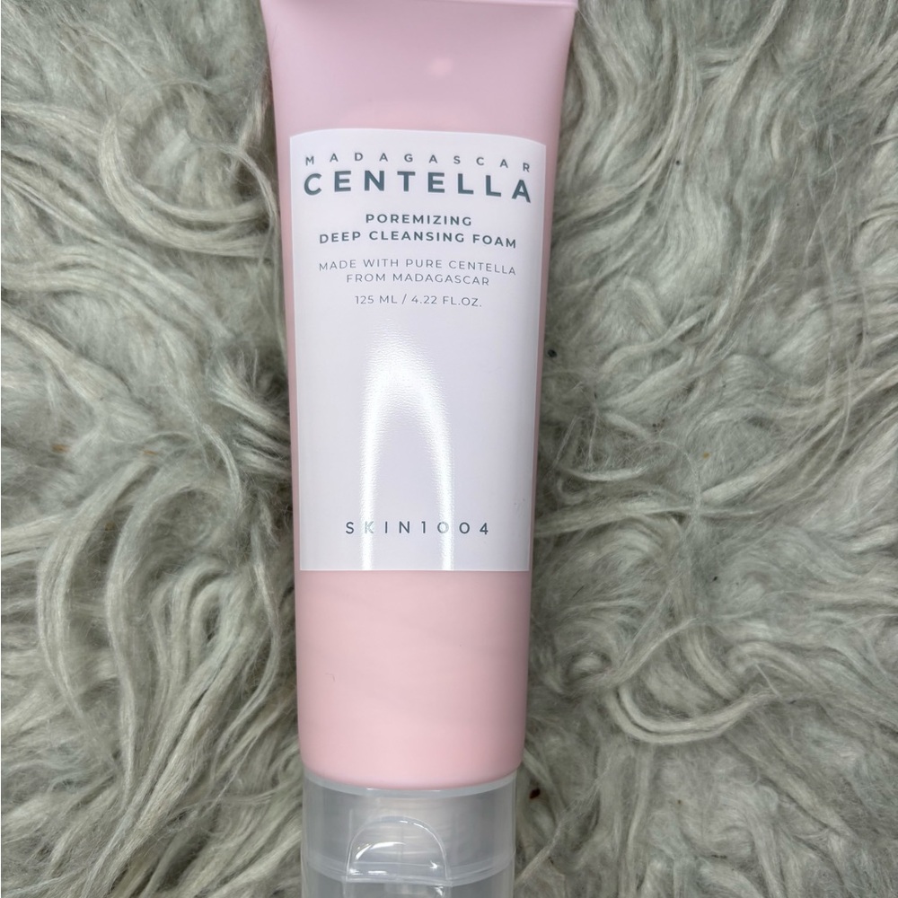 SKIN1004 Madagascar Centella Poreminizing Deep Cleansing Foam - Pale Pink